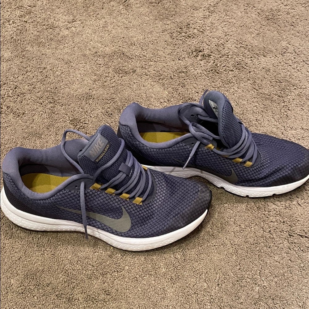 Nike Navy and Gray Running Shoes